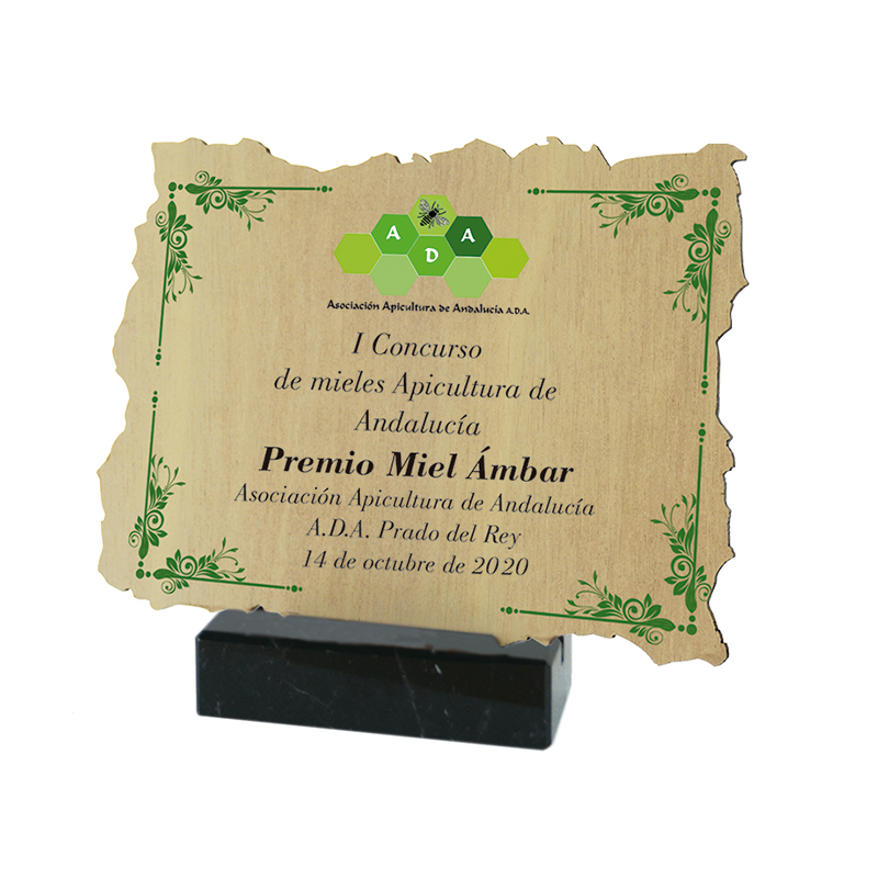 Trofeo TW04 rect. irregular de madera impreso a todo color