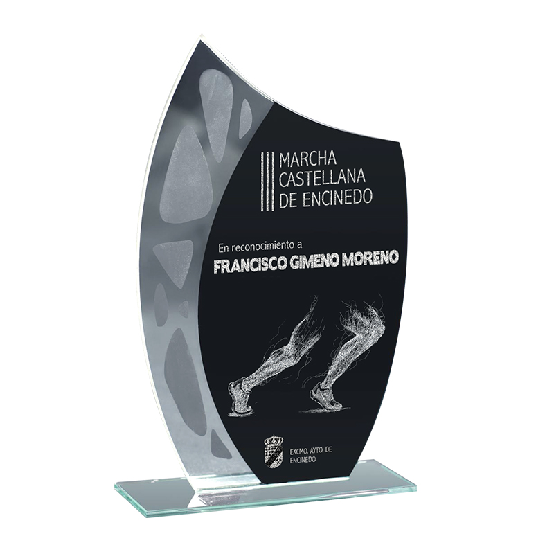 Trofeo cristal negro grabado a láser de 4mm de grosor. Ref. 24103